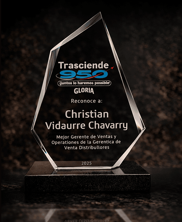 Trofeo de cristal personalizado para premiaciones empresariales en Perú